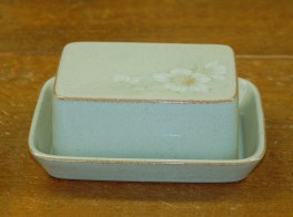 Denby Daybreak (Older colour, paler rim) Butter Dish - Squared